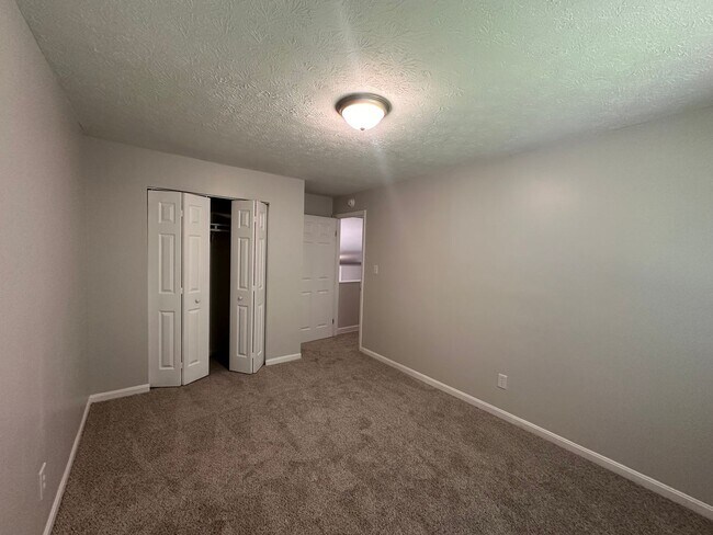 Building Photo - Newly Renovated 4 bed 3 FULL BATH / Warren Woods