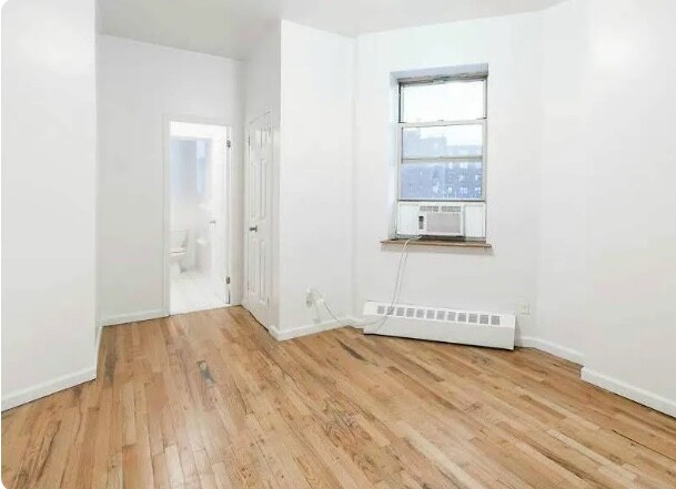 Building Photo - 212 Elm St NW
