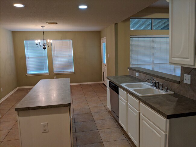 Building Photo - 27139 Pine Crossing Dr