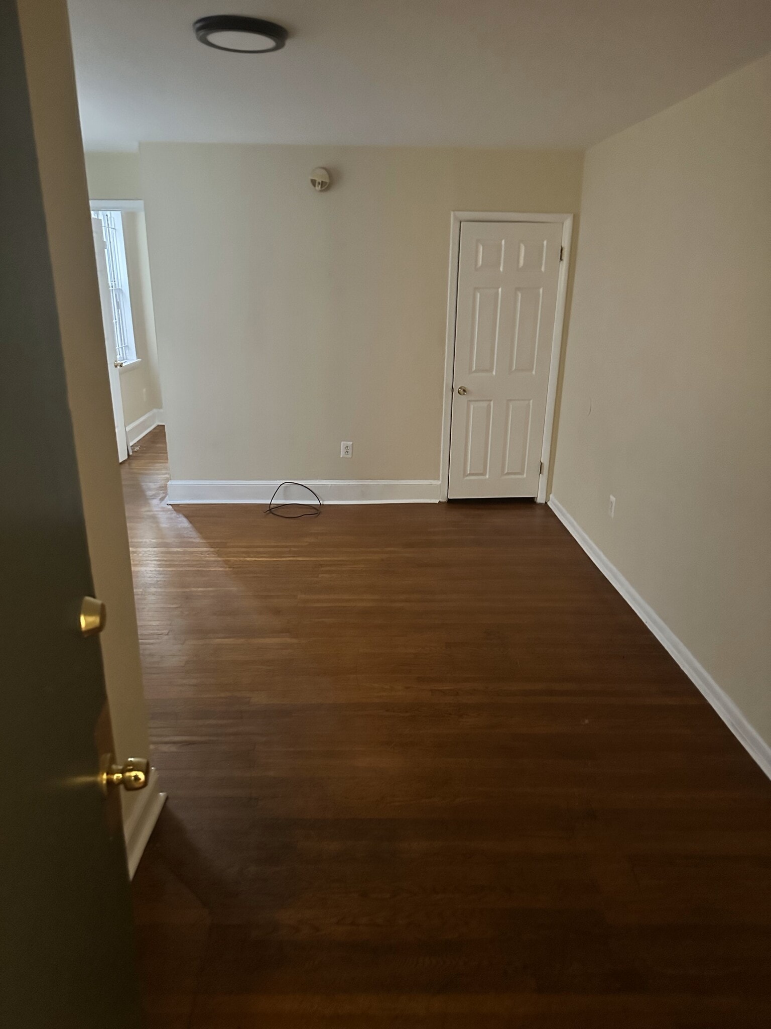 Building Photo - 909 Clinton St