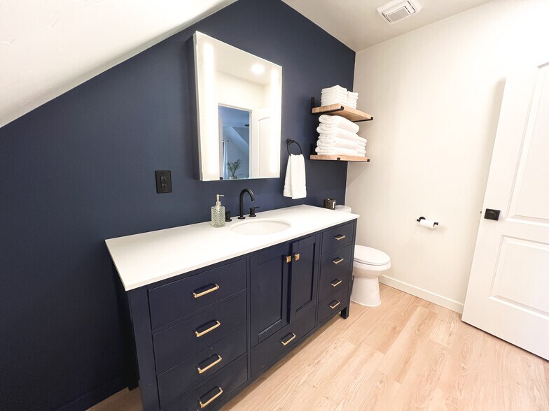 Building Photo - 2520 Jefferson Ave