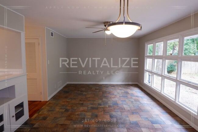 Building Photo - Beautiful 4 Bedroom/2 Bathroom House in Mo...
