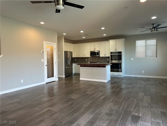 Building Photo - 111 Verde Rosa Dr