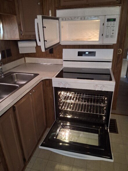 Building Photo - 275 N Saguaro Dr