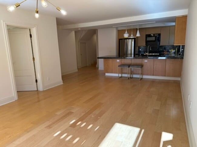 Building Photo - Epic REA- Serene 2 BR/1 BA Flat w/Private Deck & Yard in Lone Mountain