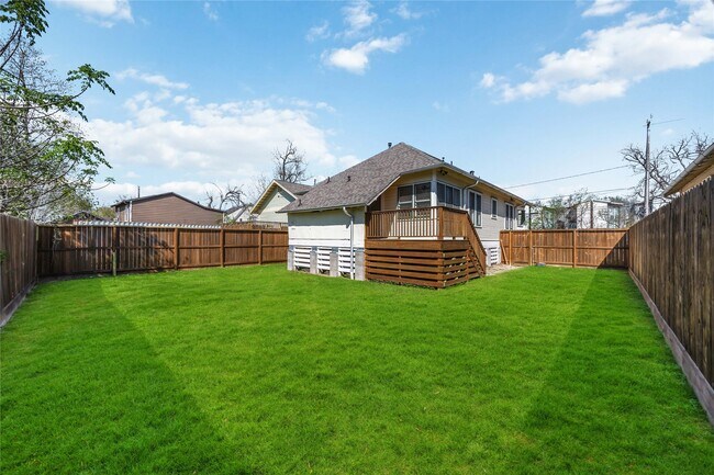 Building Photo - 2215 Gregg St