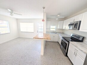 Building Photo - 124 146th Ave E