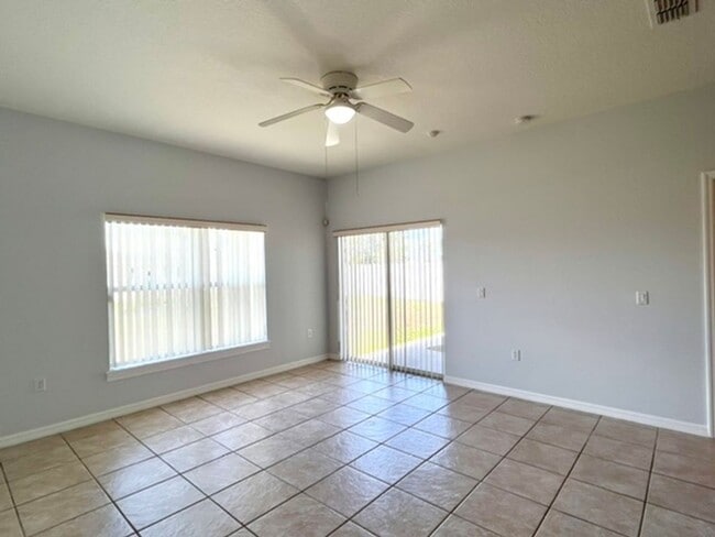Building Photo - Kissimmee - 3 Bedroom, 2 Bathroom Single Family Home in a Gated Community.