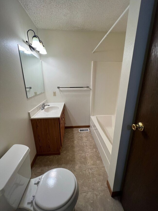 Building Photo - VP-507