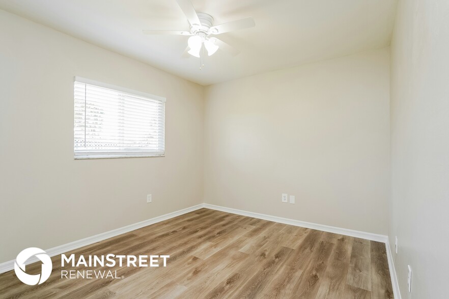 Building Photo - 820 SW 11th Ct