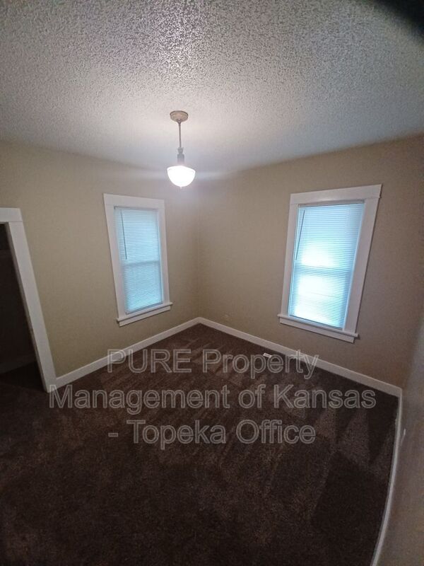 Building Photo - 630 SW Washburn Ave