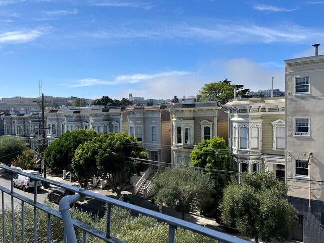 Building Photo - GORGEOUS, MUST SEE TOP FLOOR LOWER PAC HEIGHTS STUDIO!!!