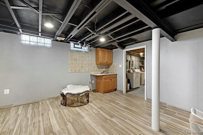 Building Photo - 2050 Wickham St