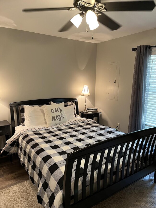 Building Photo - 251 Landwood Ln