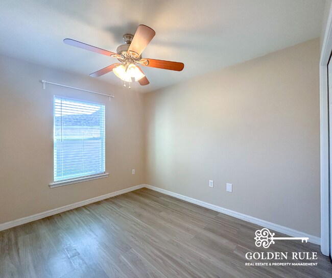 Building Photo - 2738 SE 21st Rd