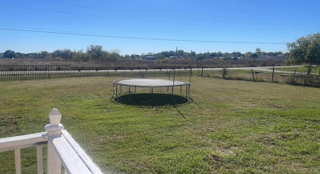 Building Photo - 11109 Foothill Dr