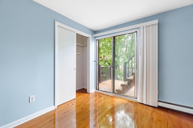 Building Photo - 511 Park Ave