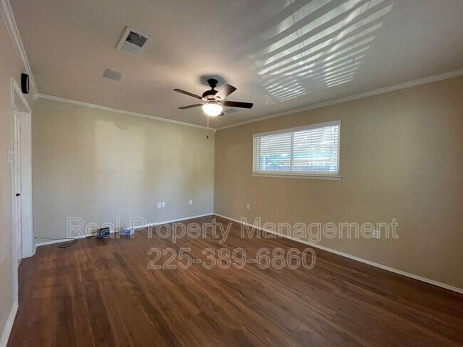 Building Photo - 9536 Bermuda Ave