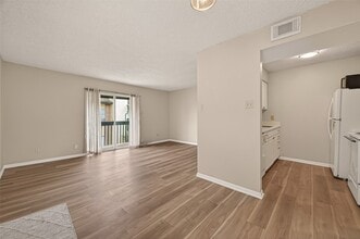 Building Photo - 1516 Bay Area Blvd