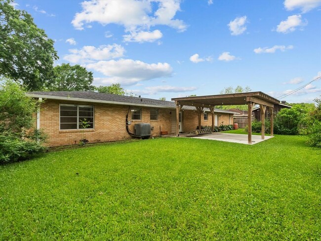 Building Photo - 8014 Dellanera Rd