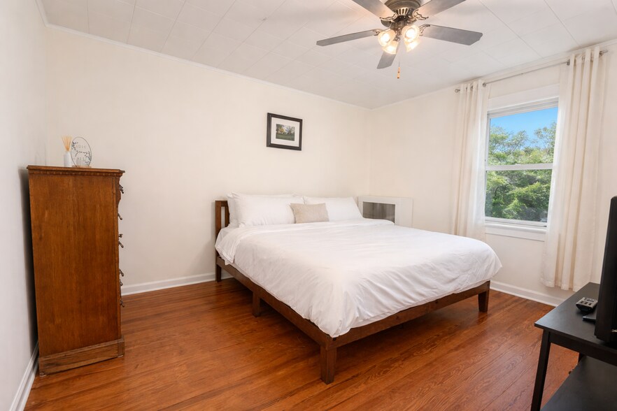 Master Bedroom - View 1 - 131 Livingston Ave