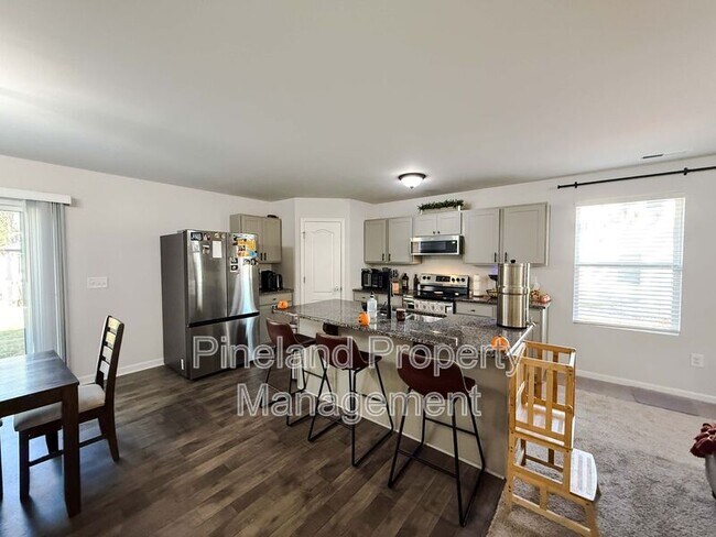 Building Photo - 245 Desert Cir