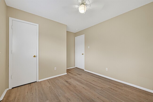 Building Photo - 6343 Settlers Square Ln