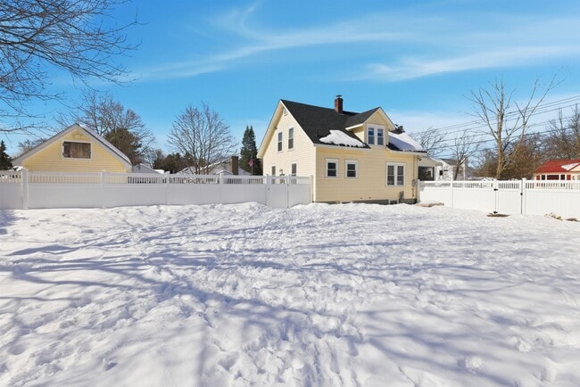 Building Photo - 26 Snow St