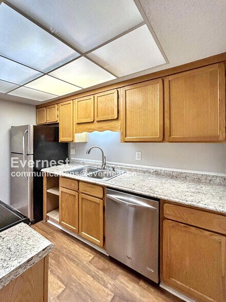 Building Photo - 315 N Spruce St