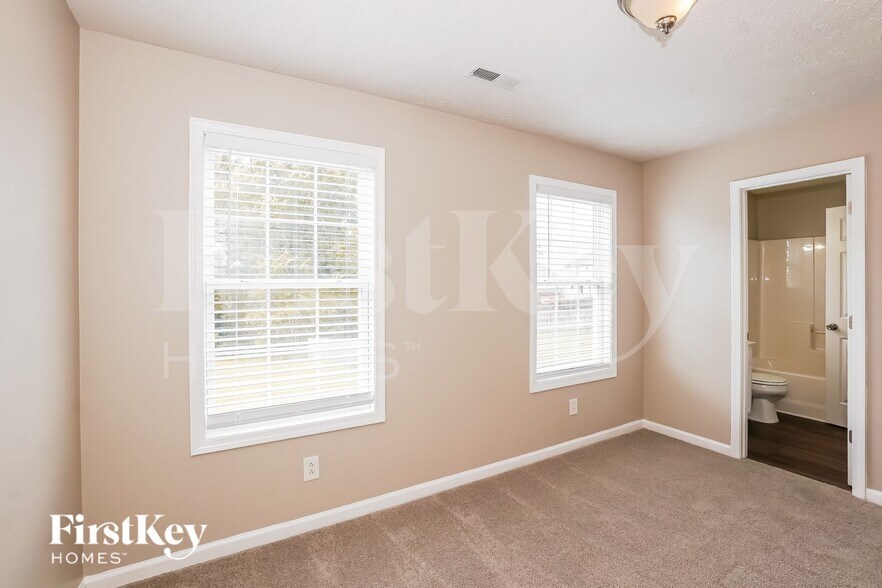 Building Photo - 3508 Clover Hill Dr