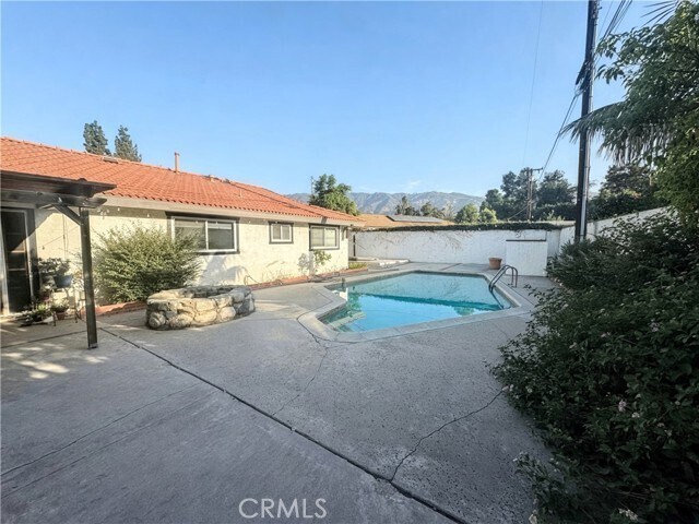 Building Photo - 758 E Cypress Ave