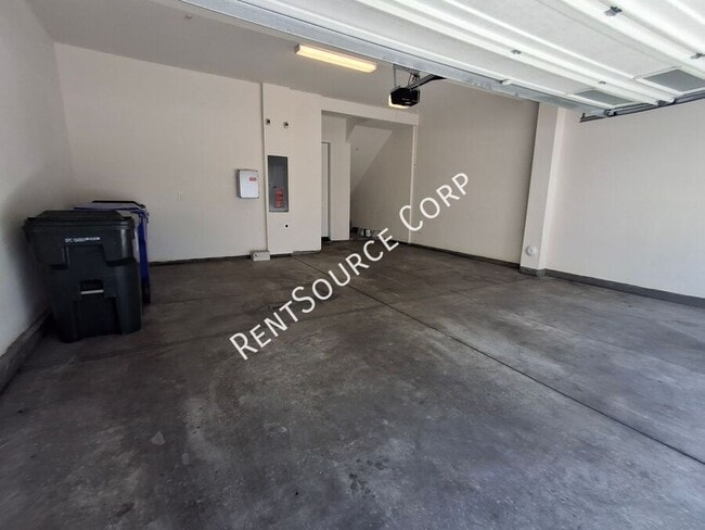 Building Photo - 26943 Pathfinder Ln