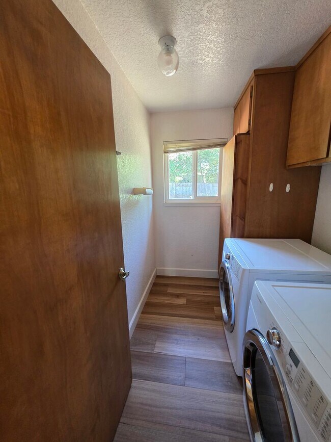 Building Photo - Charming Family Home for Rent in Auburn, C...