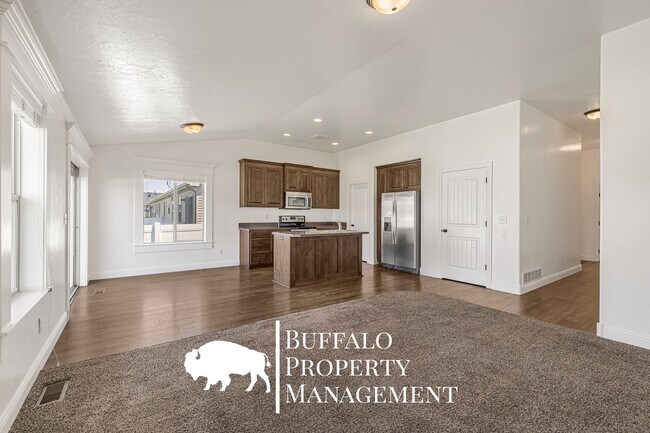 Building Photo - 4215 Roy Cir