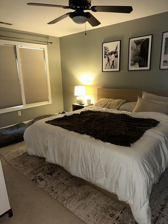 Building Photo - Charming 2 Single Family Home. 4 bedroom 2...