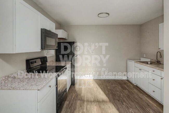 Building Photo - 615 Dumaine St