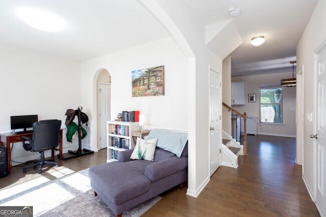 Building Photo - 7999 Dawson Ln
