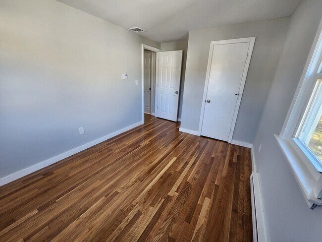 Building Photo - 11 Regina Rd