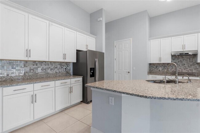 Building Photo - 2320 Symphony Cir