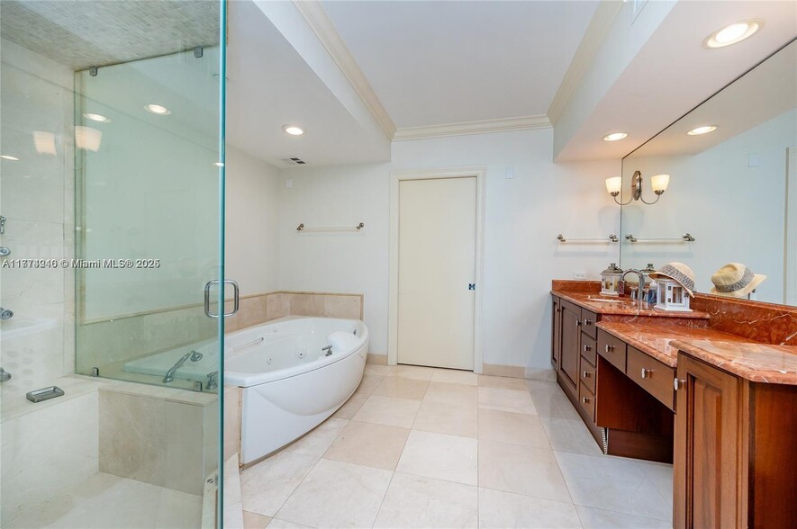 Building Photo - 20201 E Country Club Dr