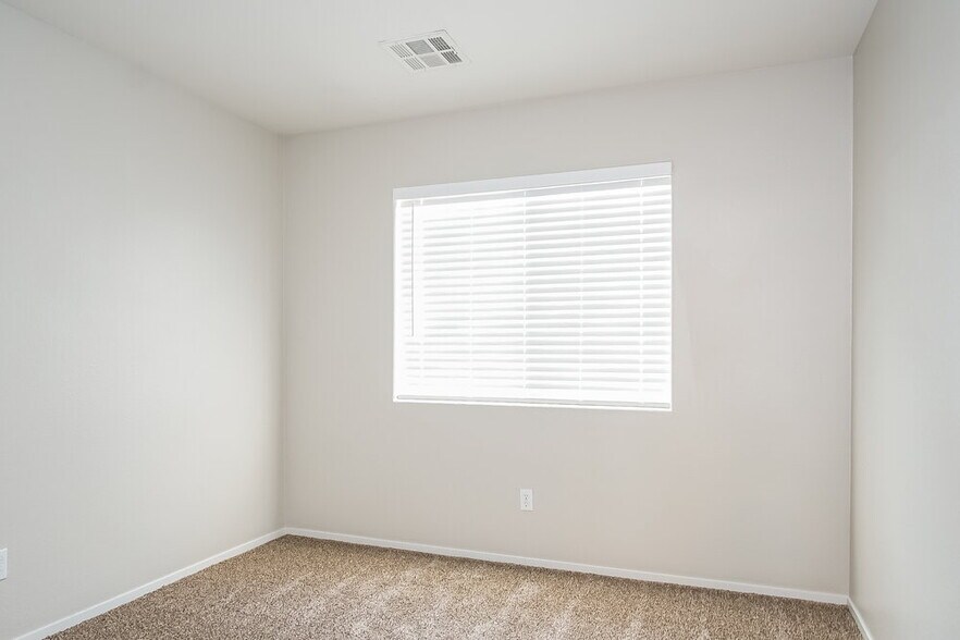 Building Photo - 2602 Tropical Sands Ave