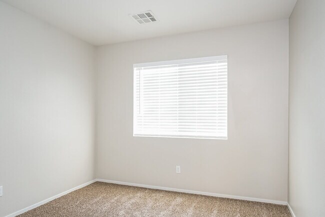 Building Photo - 2602 Tropical Sands Ave