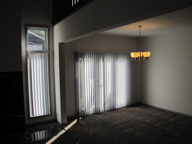 dining room - 4623 Genessee St