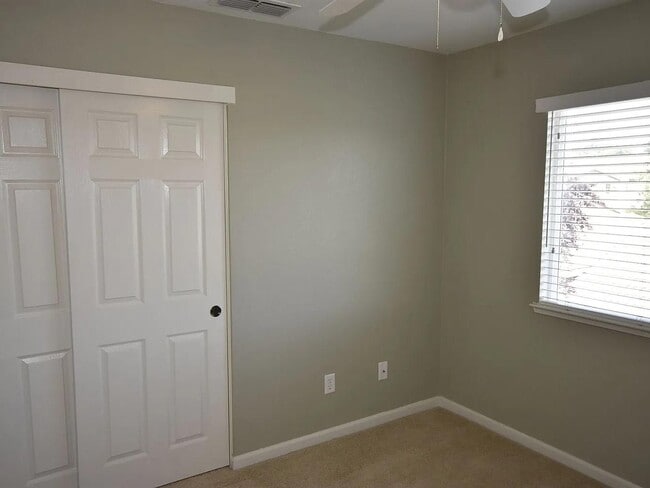 Building Photo - 1564 Blue Beaver Way