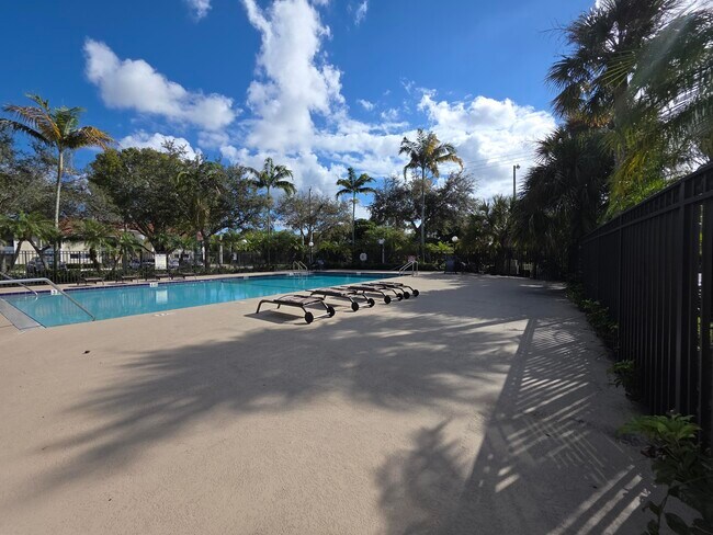 Building Photo - 1542 Lake Crystal Dr