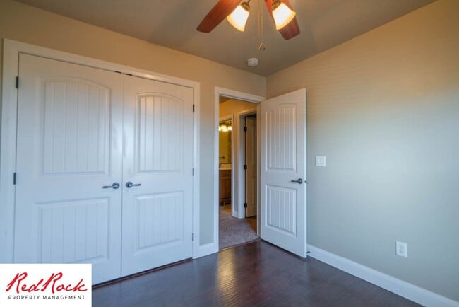 Building Photo - 3 Bedroom Townhome In Southgate Community