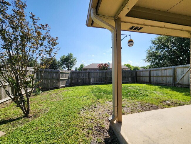 Building Photo - 4633 Stonehaven Dr