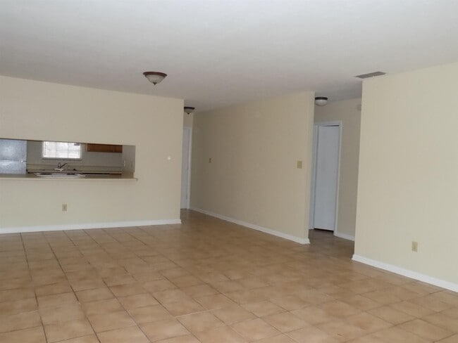 Building Photo - 2129 Corinne St