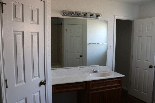 Building Photo - 2703 Curtis Dr
