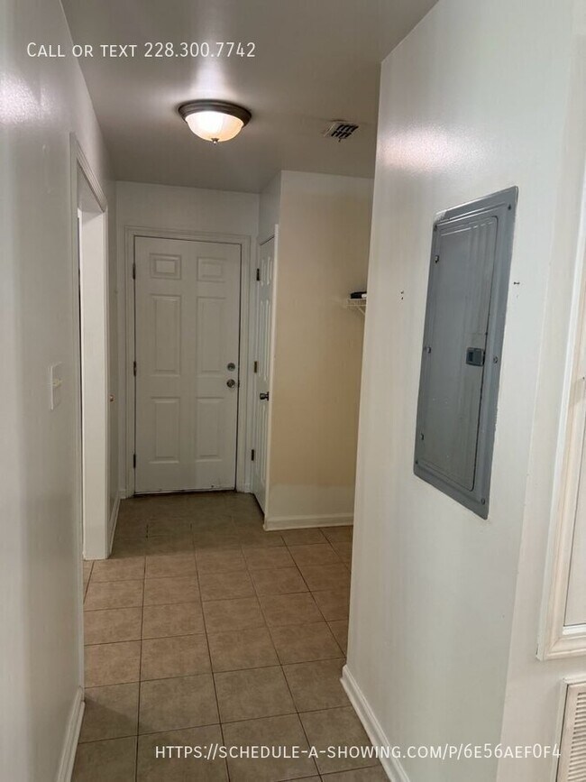 Building Photo - 124-30th 1/2 30th 1/2 St